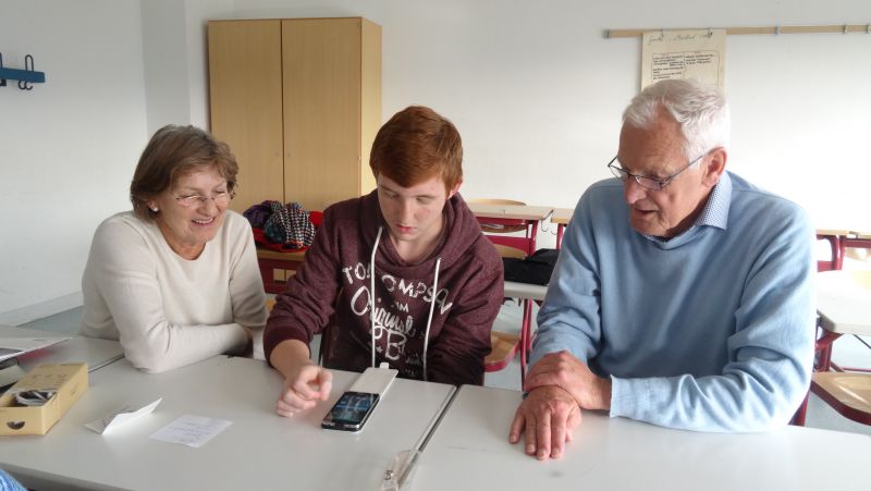 „Senioren drücken die Schulbank“ (Foto: Stadt Netphen)