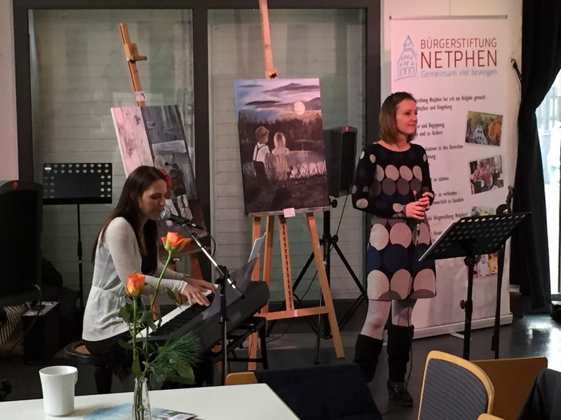 Alexandra Klein und Esther Menges sorgten für weihnachtliche Livemusik. (Fotos: privat)