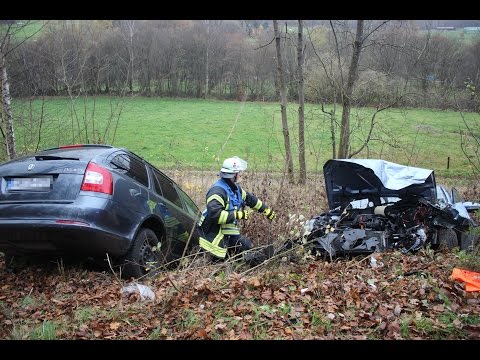 Fünf Personen bei Unfall auf der L729 schwer verletzt (Netphen-Deuz/NRW)