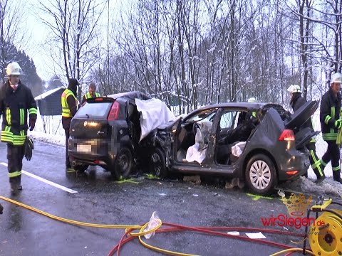 Tödlicher Verkehrsunfall: 18-Jähriger an Unfallstelle verstorben (Bad Berleburg/NRW)