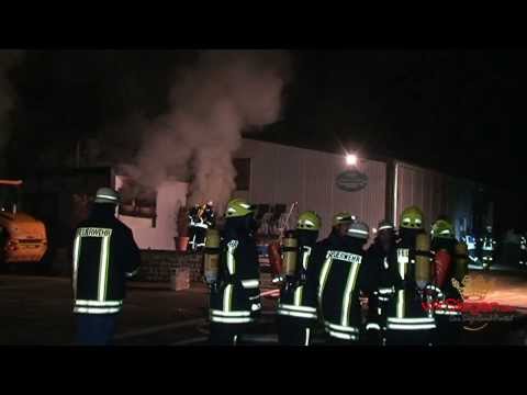 Brandstiftung in Eisern: Firmen-Anbau in Vollbrand