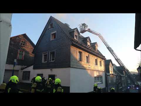 Feuer in Siegener Mauerstraße - Wohnhaus durch Brand unbewohnbar