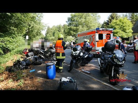 81-Jährige fährt ungebremst in Gruppe von Motorradfahrern (Wilnsdorf/NRW)
