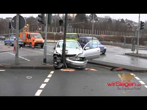 Unfall HTS Abfahrt Buschhütten - 2 Pers. verletzt