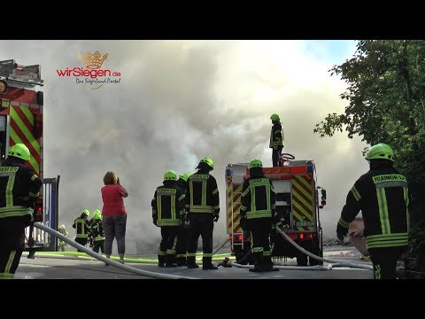 Großbrand bei Olper Entsorgungsunternehmen (Olpe/NRW)