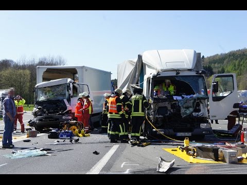 Siegen/NRW: Schwerer Unfall mit mehreren LKW´s auf der A45