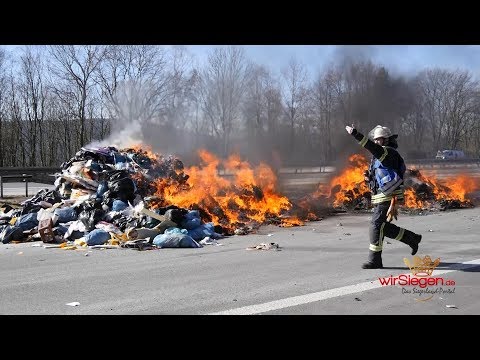 Feuer auf der A45! Müllwagenfahrer handelt vorbildlich (Siegen/NRW)