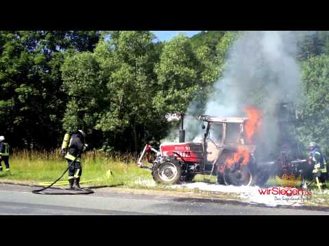 Traktor samt Mähwerk wurde Raub der Flammen (Wilnsdorf-Oberdielfen/NRW)