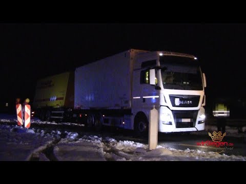 Auf Abwegen! Festgefahrener Lkw musste auf A45 geborgen werden (Freudenberg/NRW)