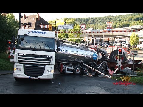 Zugunglück - LKW kollidiert mit Güterzug (Siegen-Weidenau/NRW)