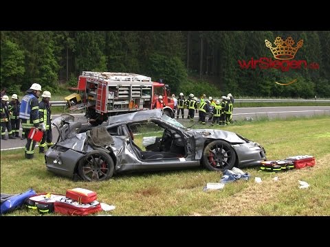 Crash mit Porsche GT3 forderte zwei Schwerverletzte (Freudenberg/NRW)