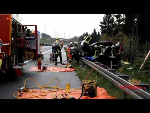 Schwerer Unfall auf HTS – PKW schleudert über Schutzplanke