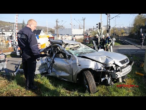 Kollision zwischen Güterzug und Pkw (Siegen/NRW)