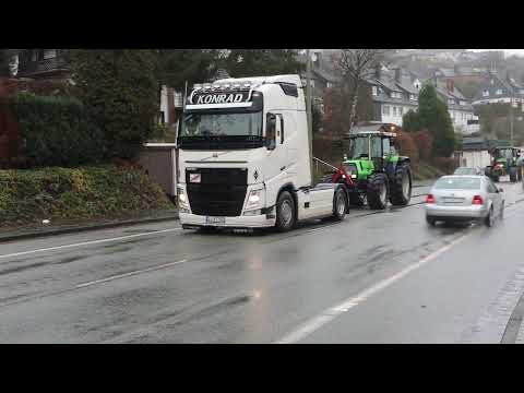 Landwirte &amp; Unternehmer demonstrieren in Siegen - fast 1.000 Fahrzeuge - Trecker &amp; Trucks - 29.12.23