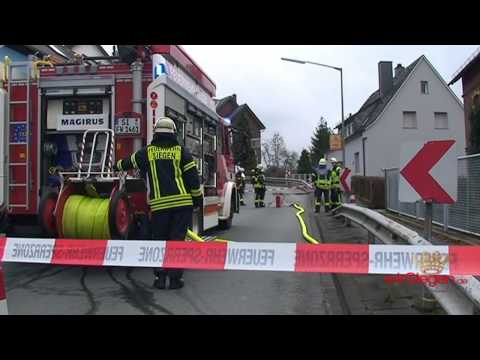 Explosion im Stockweg - Rauchentwicklung aus Bürgersteig