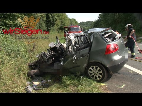 VIDEO: Tödlicher Verkehrsunfall auf der B62 - Ursache noch ungeklärt (Netphen/NRW)