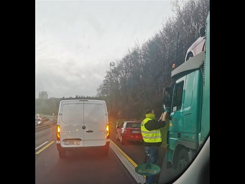 Siegen A45 - Stark alkoholisierter Lkw-Fahrer wird durch Autofahrer gestoppt