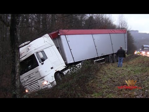 Sattelzug kommt auf A45 von Fahrbahn ab (Siegen/NRW)