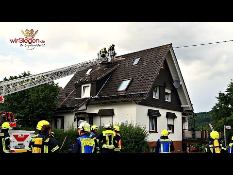 Dachstuhlbrand nach vermutlichem Blitzeinschlag schnell unter Kontrolle (Hilchenbach-Müsen/NRW)