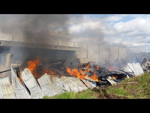 Vollbrand einer Lagerhalle im Gerlinger Industriegebiet (Wenden-Gerlingen/NRW)