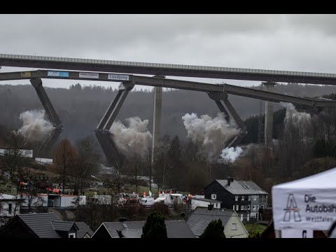 Erfolgreiche Sprengung der Talbrücke Rinsdorf / A45