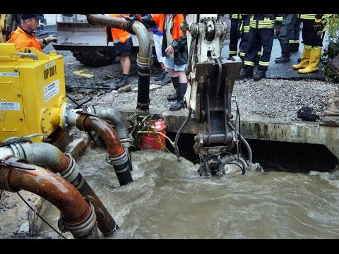 Baustelle in Eiserner Ortsmitte nach Unwetter geflutet (NRW)