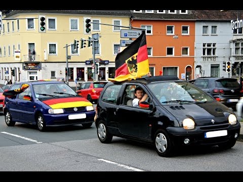 Siegen: Autokorso nach erstem WM-Triumph der Nationalmannschaft