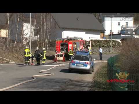 Brennende Wiesen in Kreuztal von Feuerwehr gelöscht
