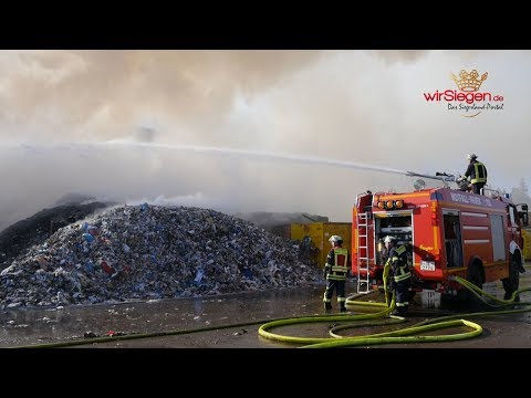 Großbrand auf Recyclinghof in Olpe-Griesemert (Olpe/NRW)