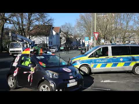 Korso der Bauern, Unternehmer und Privatleute durch Siegener Straßen - Klare Botschaft auf Rädern!