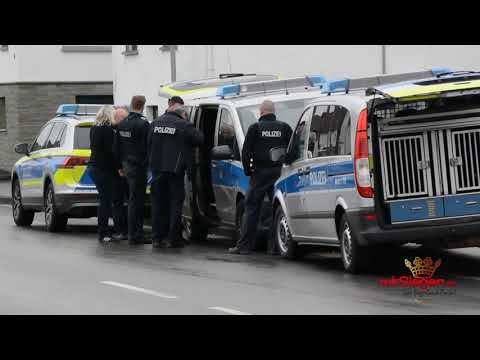 Video: Mann mit Messer bewaffnet - Polizeieinsatz mit Schusswaffengebrauch