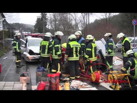 19-Jähriger bei Frontalunfall schwer verletzt (Siegen/NRW)