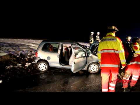 Unfall bei Burbach-Holzhausen: Kleinwagen prallt gegen Baum