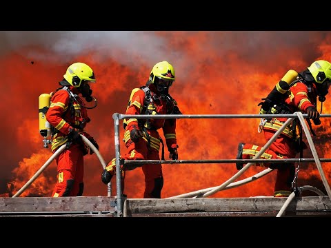 Feuer vernichtet sanierte und erweiterte Stadthalle Kreuztal