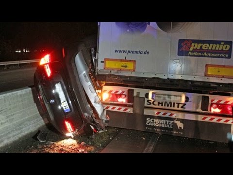 Lkw drückt Pkw auf A45 in die Mittelschutzplanke (Freudenberg/NRW)