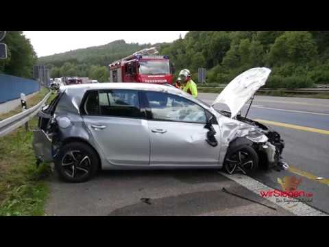 Golf-Fahrerin überschlägt sich auf der A45