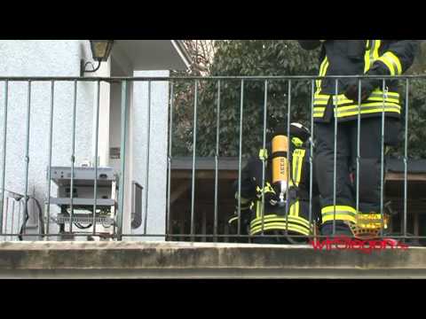 Feuerwehr löscht Zimmerbrand in Siegen / Wichernstraße