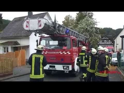 Feuerwehr löscht Kabelbrand im Netpher Seitenweg