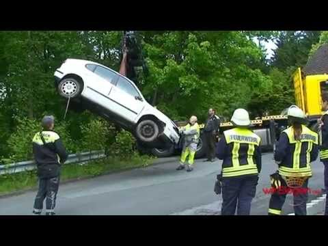 87-Jährige stürzt mit Pkw 18 Meter in die Tiefe