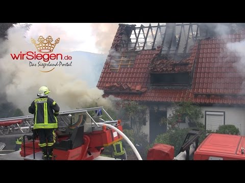 Wohnhaus bei Brand komplett zerstört (Kreuztal/NRW)