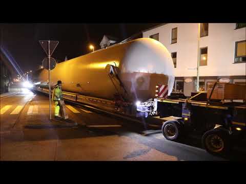 155 Tonnen Gesamtgewicht - 60 Meter Schwertransport rollt durch Freudenberg (NRW) Richtung A45 - A4