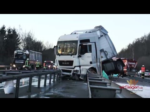 Schwerer Lkw-Unfall auf der A45 führt zu erheblichen Staus (Freudenberg/NRW)