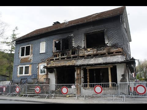 Ermittlungen nach Wohnhausbrand in Trupbach laufen auf Hochtouren (Siegen/NRW)