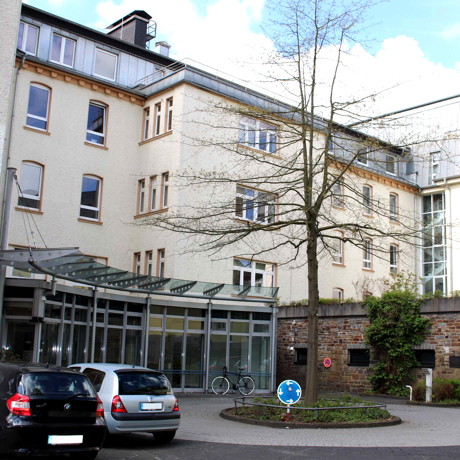 Fakultätsrat der Fakultät III der Uni Siegen gibt dem ehemaligen Kreisklinikum den Namen „Ludwig-Wittgenstein-Haus“. (Foto: Uni)