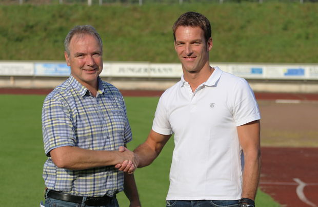Erster Vorsitzender Roland Schöler (l.) und Andreas Krämer freuen sich auf eine gute Zusammenarbeit. (Foto: Sportfreunde Siegen/Schäfer)