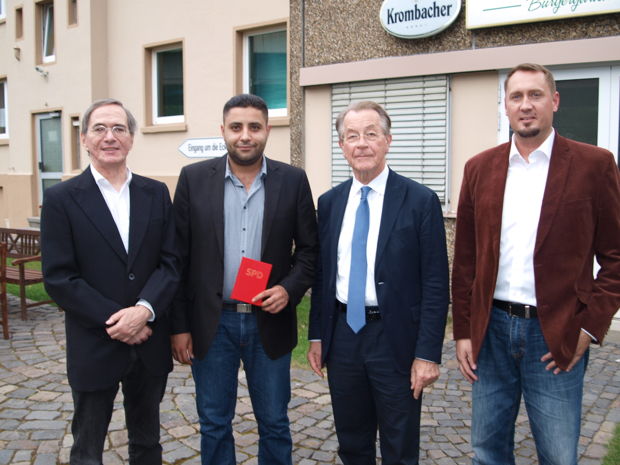 v.l.n.r.: Thomas Christian, Neumitglied Ahmed Hussein, Franz Müntefering, Marco Hadem (Foto: Dr. Horst Bach)