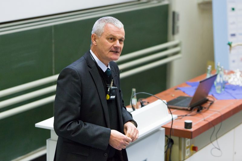 IHK-Hauptgeschäftsführer Klaus Gräbener referierte auf dem Bautag 2016