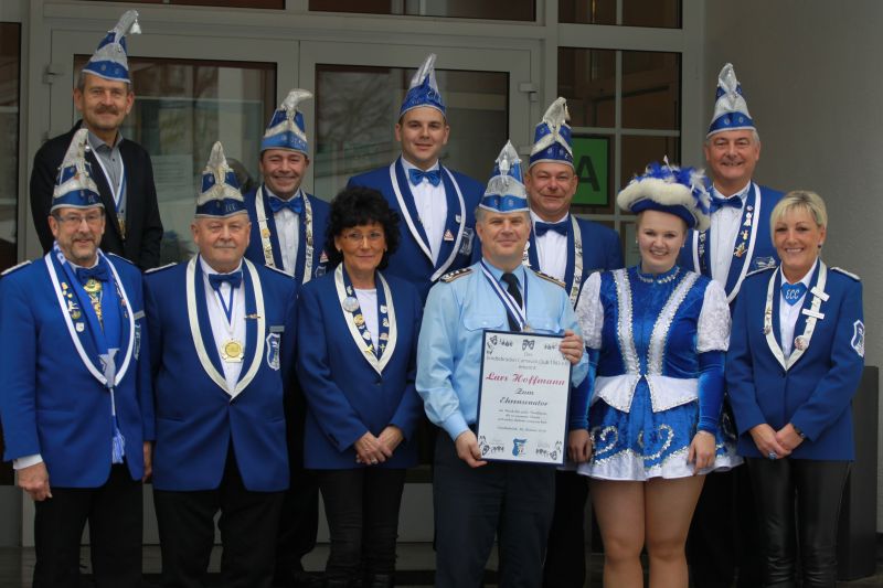 Der Erndtebrücker Carnevals Club ernannte den Standortältesten der Hachenberg-Kaserne, Oberst Lars Hoffmann, am 11.11. zum Ehrensenator