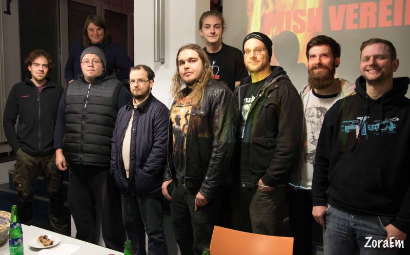 v.l.n.r.: Tobias Wittke, Heike Kühn, Mario Mogge, Pascal Schneider, Ben Hoffmann, Simon Müller, Hendrik Czirr, Sven Jung und Michael Franz. (Foto: Stadt Hilchenbach)