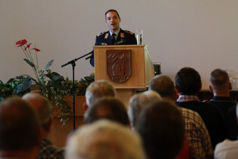 Oberstleutnant Jens Sauer informierte über Aufbau und Fähigkeiten des Systemzentrum 25. (Foto: Peter Hanke)